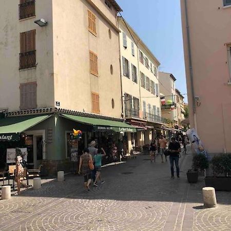 Old Antibes, One Bed App, In Front Of The Port! Lägenhet Exteriör bild